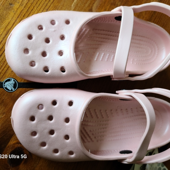 NWT Crocs Pearl Pink Youth Mary Janes - Picture 2 of 3